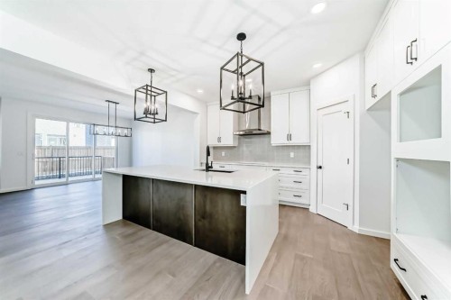 10 Rodelle Common Nw, Calgary, AB - Indoor Photo Showing Kitchen