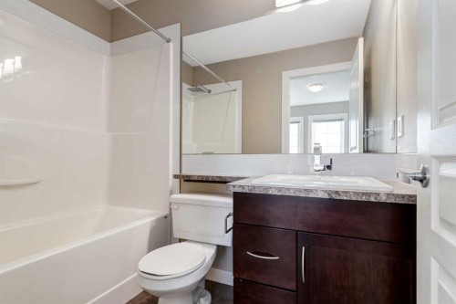 705 Evanston Square Nw, Calgary, AB - Indoor Photo Showing Bathroom