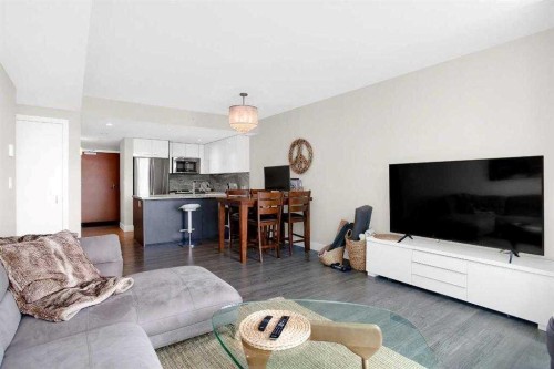 805-519 Riverfront Avenue Se, Calgary, AB - Indoor Photo Showing Living Room