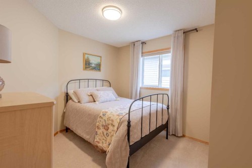 20 Tuscany Ridge Crescent Nw, Calgary, AB - Indoor Photo Showing Bedroom