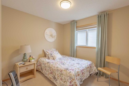 20 Tuscany Ridge Crescent Nw, Calgary, AB - Indoor Photo Showing Bedroom