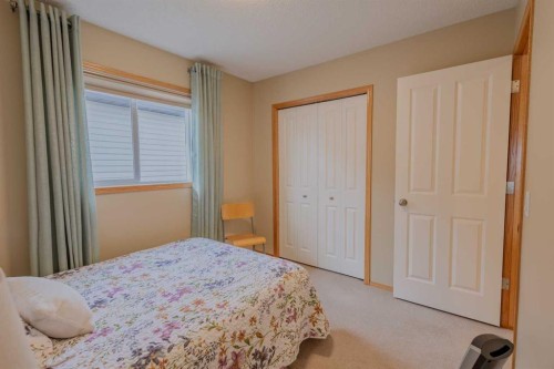 20 Tuscany Ridge Crescent Nw, Calgary, AB - Indoor Photo Showing Bedroom