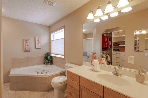 20 Tuscany Ridge Crescent Nw, Calgary, AB - Indoor Photo Showing Bathroom
