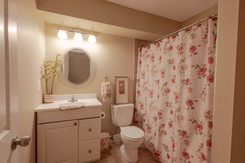 20 Tuscany Ridge Crescent Nw, Calgary, AB - Indoor Photo Showing Bathroom