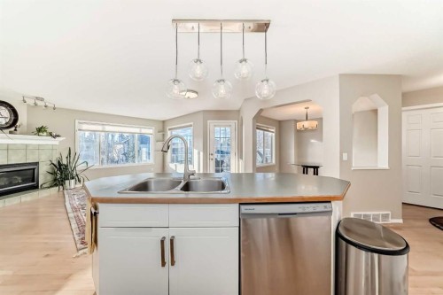 35 Citadel Ridge Close Nw, Calgary, AB - Indoor Photo Showing Kitchen With Double Sink