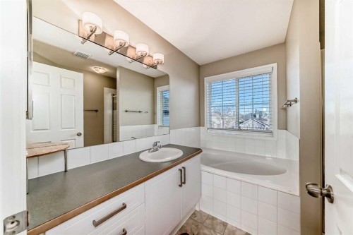 35 Citadel Ridge Close Nw, Calgary, AB - Indoor Photo Showing Bathroom