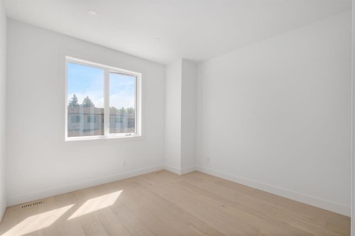 1445 28 Street Sw, Calgary, AB - Indoor Photo Showing Other Room