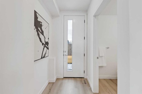 2-828 8 Avenue Ne, Calgary, AB - Indoor Photo Showing Other Room