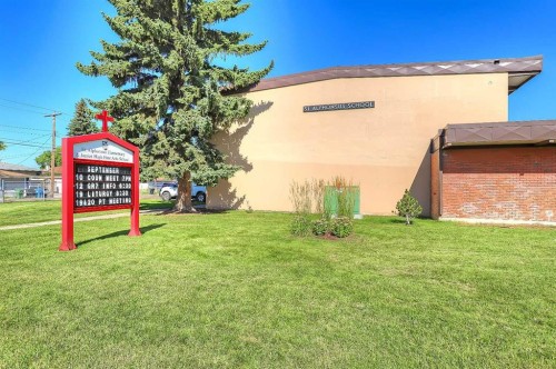 2-828 8 Avenue Ne, Calgary, AB - Outdoor