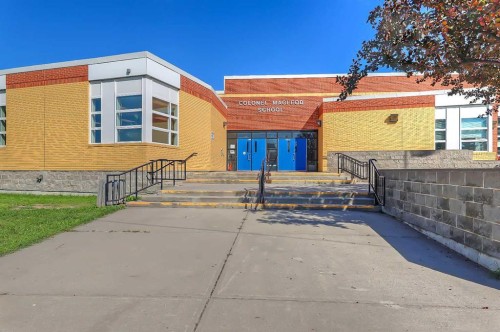 2-828 8 Avenue Ne, Calgary, AB - Outdoor With Exterior