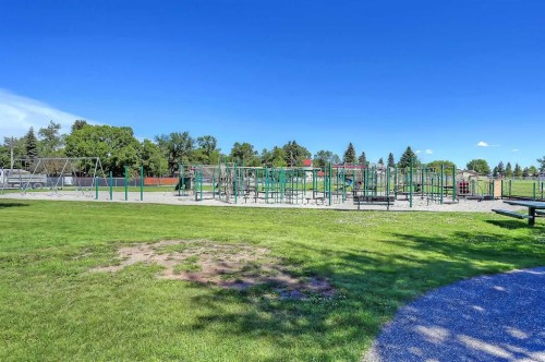 2-828 8 Avenue Ne, Calgary, AB - Outdoor