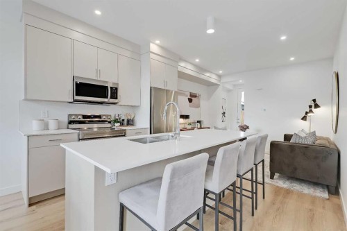 2-828 8 Avenue Ne, Calgary, AB - Indoor Photo Showing Kitchen With Stainless Steel Kitchen With Double Sink With Upgraded Kitchen