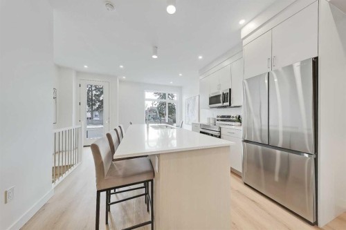 2-828 8 Avenue Ne, Calgary, AB - Indoor Photo Showing Kitchen With Stainless Steel Kitchen With Upgraded Kitchen