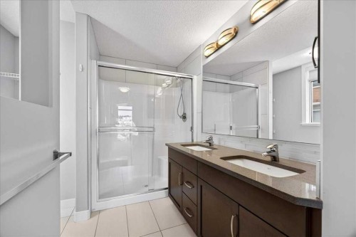 501-24 Varsity Estates Circle Nw, Calgary, AB - Indoor Photo Showing Bathroom