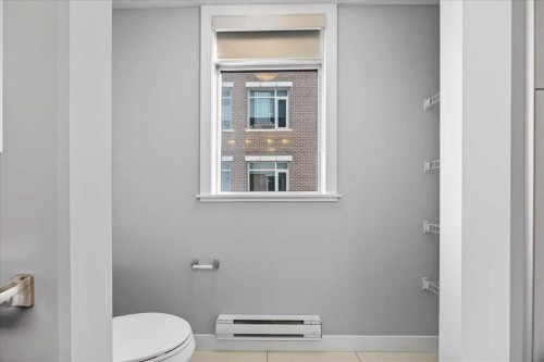 501-24 Varsity Estates Circle Nw, Calgary, AB - Indoor Photo Showing Bathroom