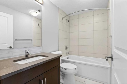 501-24 Varsity Estates Circle Nw, Calgary, AB - Indoor Photo Showing Bathroom