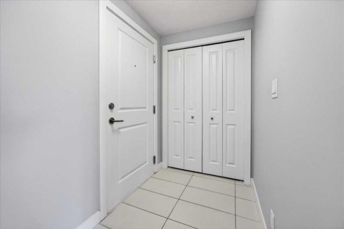 501-24 Varsity Estates Circle Nw, Calgary, AB - Indoor Photo Showing Other Room