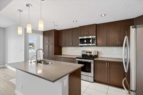 501-24 Varsity Estates Circle Nw, Calgary, AB - Indoor Photo Showing Kitchen With Double Sink With Upgraded Kitchen