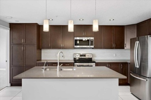 501-24 Varsity Estates Circle Nw, Calgary, AB - Indoor Photo Showing Kitchen With Double Sink With Upgraded Kitchen