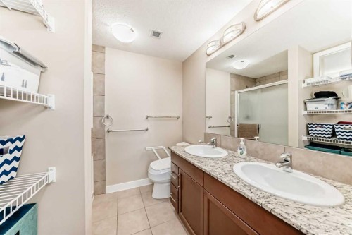 310-24 Varsity Estates Circle Nw, Calgary, AB - Indoor Photo Showing Bathroom