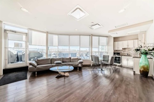 310-24 Varsity Estates Circle Nw, Calgary, AB - Indoor Photo Showing Living Room