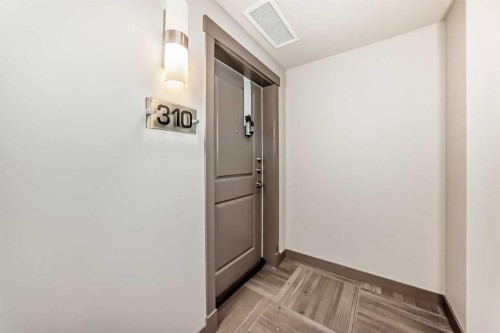310-24 Varsity Estates Circle Nw, Calgary, AB - Indoor Photo Showing Other Room