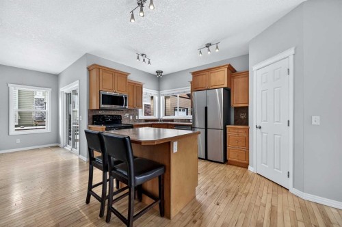 107 Strathmore Lakes Common, Strathmore, AB - Indoor Photo Showing Kitchen