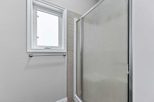 107 Strathmore Lakes Common, Strathmore, AB - Indoor Photo Showing Bathroom