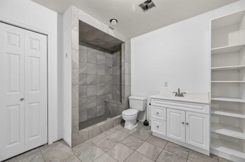 107 Strathmore Lakes Common, Strathmore, AB - Indoor Photo Showing Bathroom