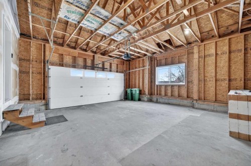 107 Strathmore Lakes Common, Strathmore, AB - Indoor Photo Showing Garage