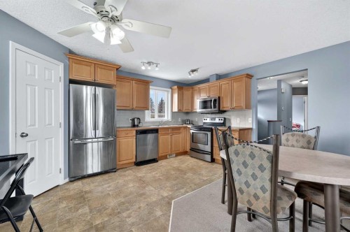 107 Strathmore Lakes Common, Strathmore, AB - Indoor Photo Showing Kitchen
