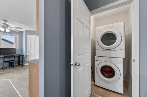 107 Strathmore Lakes Common, Strathmore, AB - Indoor Photo Showing Laundry Room