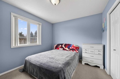 107 Strathmore Lakes Common, Strathmore, AB - Indoor Photo Showing Bedroom