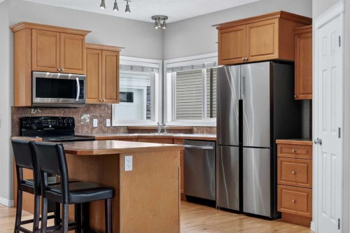 107 Strathmore Lakes Common, Strathmore, AB - Indoor Photo Showing Kitchen With Double Sink