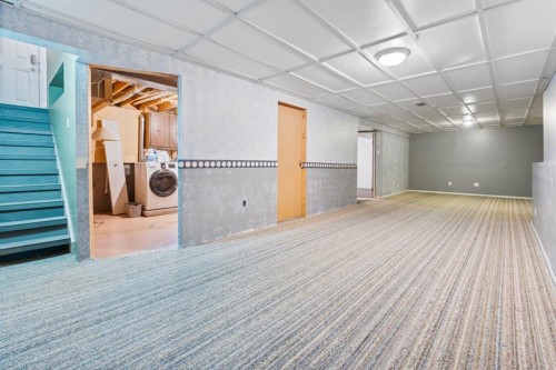 724 Pinecliff Road Ne, Calgary, AB - Indoor