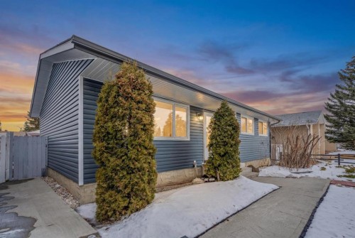 724 Pinecliff Road Ne, Calgary, AB - Outdoor