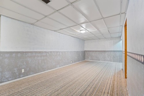 724 Pinecliff Road Ne, Calgary, AB - Indoor Photo Showing Other Room