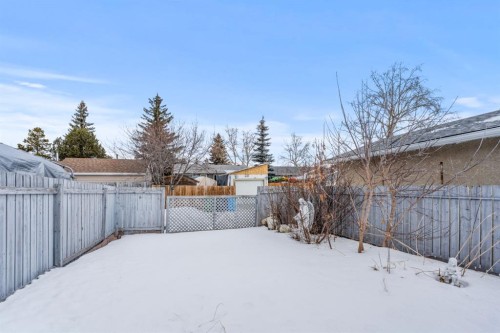 724 Pinecliff Road Ne, Calgary, AB - Outdoor