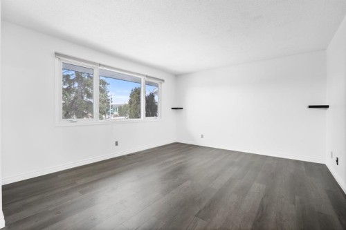 724 Pinecliff Road Ne, Calgary, AB - Indoor Photo Showing Other Room