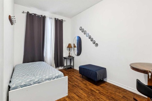 929 38 Street Se, Calgary, AB - Indoor Photo Showing Bedroom