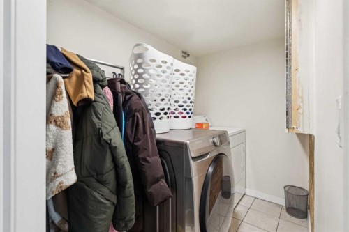 929 38 Street Se, Calgary, AB - Indoor Photo Showing Laundry Room