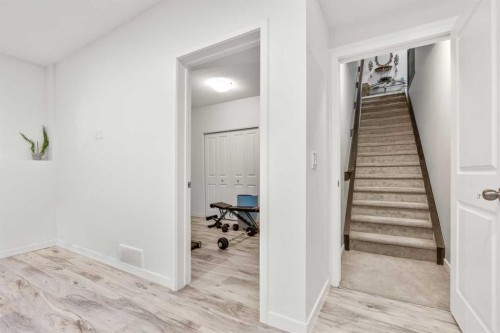 28 Panton Court Nw, Calgary, AB 