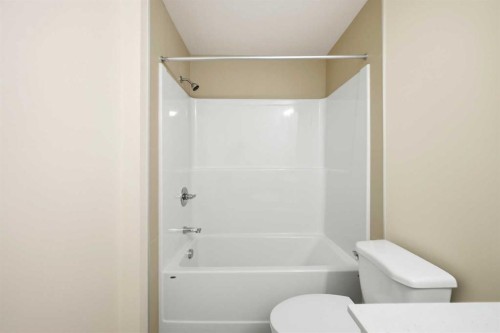 2215-15 Skyview Point Crescent Ne, Calgary, AB - Indoor Photo Showing Bathroom