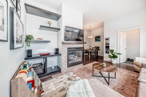 2807 25 Street Sw, Calgary, AB - Indoor Photo Showing Living Room With Fireplace