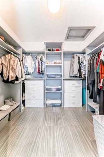 2807 25 Street Sw, Calgary, AB - Indoor With Storage