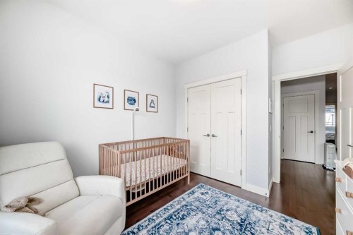 2807 25 Street Sw, Calgary, AB - Indoor Photo Showing Bedroom