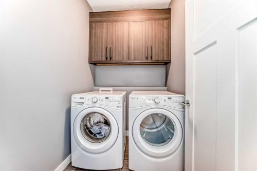 2807 25 Street Sw, Calgary, AB - Indoor Photo Showing Laundry Room