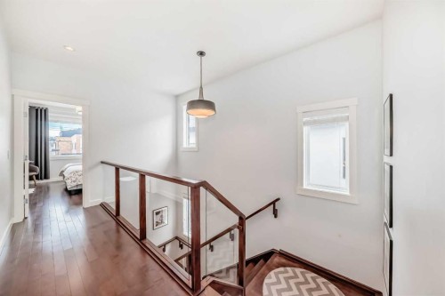 2807 25 Street Sw, Calgary, AB - Indoor Photo Showing Other Room