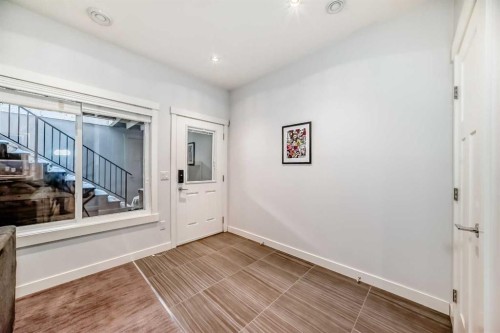 2807 25 Street Sw, Calgary, AB - Indoor Photo Showing Other Room
