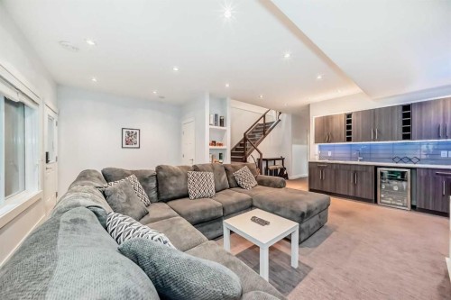 2807 25 Street Sw, Calgary, AB - Indoor Photo Showing Living Room